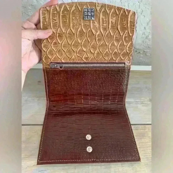 Alejandra's Women's Brown Large Leather Croc Wallet Versatile Chain Loops NWOT - Picture 9 of 12